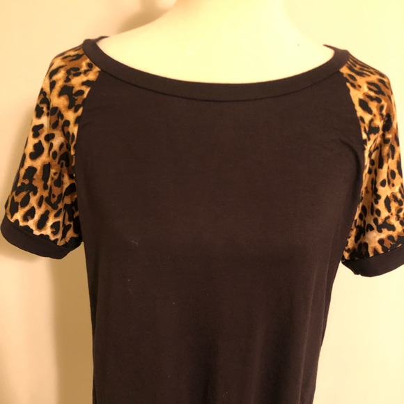 Leopard print sleeve black t-shirt - Picture 2 of 5